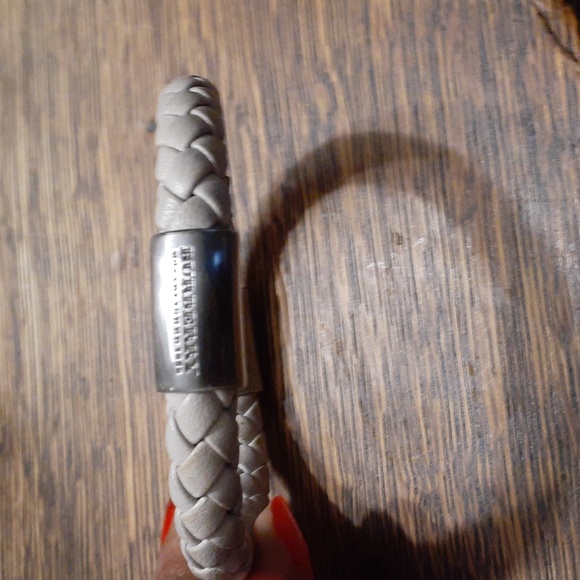 BURBERRY AUTHENTIC LEATHER BRAIDED BANGLE EUC UNISEX - Picture 3 of 8
